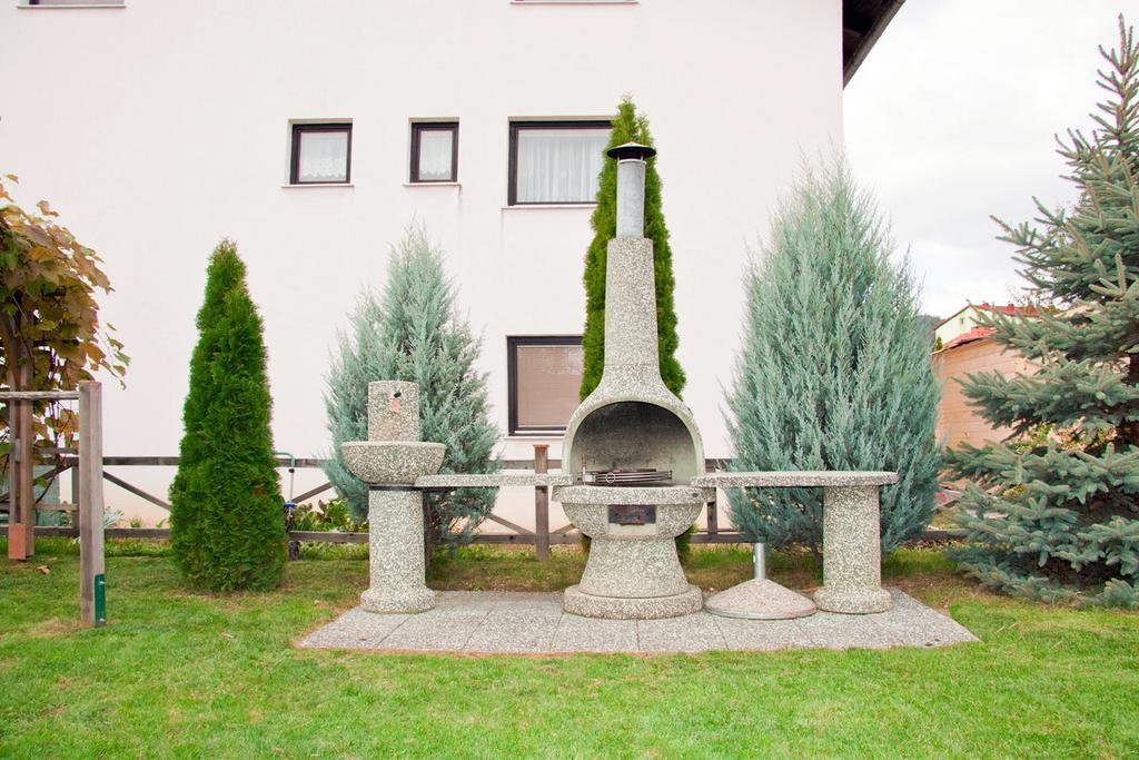 Zimzeleni Apartments Zrece Bagian luar foto